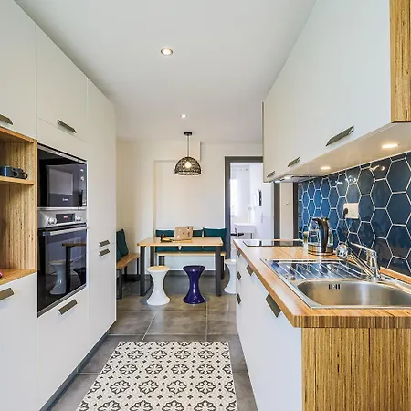 Appartement Le Smart & Cosy - Location Entier - 4 - Parking Gratuit Autour De La Copropriete- Wifi Fibre -gare A 20 Min *