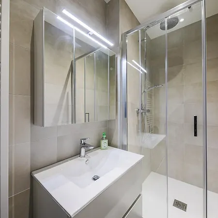 Appartement Le Smart & Cosy - Location Entier - 4 - Parking Gratuit Autour De La Copropriete- Wifi Fibre -gare A 20 Min *
